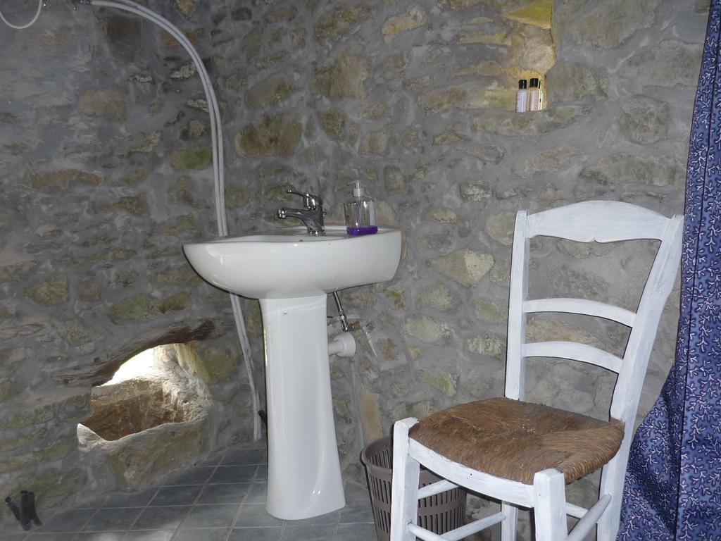Micro-Cottage In Pietra La Ratatouille Dego Bilik gambar